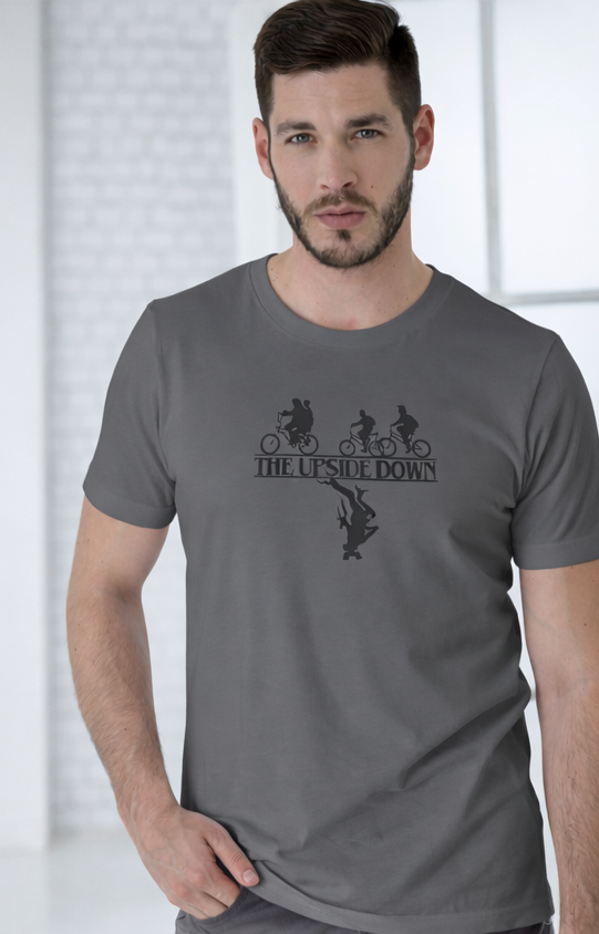 THE UPSIDE DOWN | STRANGER THINGS GRAPHIC PRINTED REGULAR FIT TSHIRT